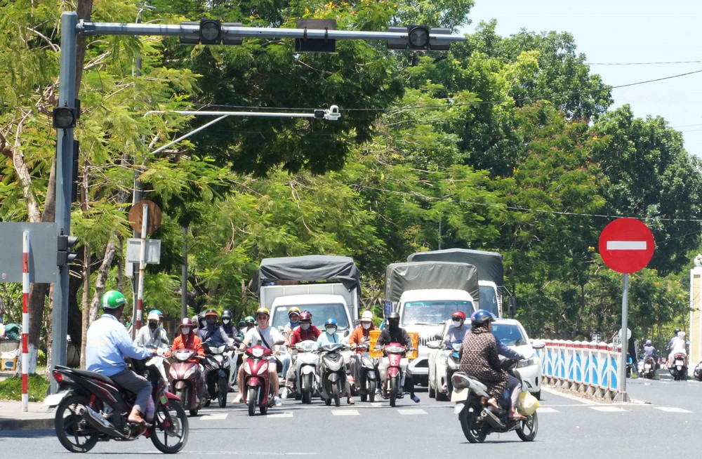Ngày mai 26/5, nhiều nơi ở Bắc Bộ, Trung bộ nắng nóng trên 40 độ C - Ảnh 1. Ngày mai 26/5, nhiều nơi ở Bắc Bộ, Trung bộ nắng nóng trên 40 độ C - Ảnh 1.