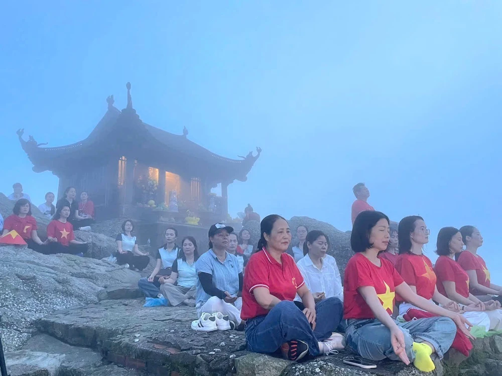 Quảng Ninh đặt mục tiêu đón 2,3 triệu lượt khách đến Yên Tử năm 2026 - Ảnh 1. Quảng Ninh đặt mục tiêu đón 2,3 triệu lượt khách đến Yên Tử năm 2026 - Ảnh 1.