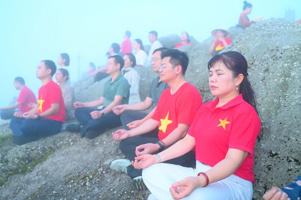 Quảng Ninh đặt mục tiêu đón 2,3 triệu lượt khách đến Yên Tử năm 2026 - Ảnh 2. Quảng Ninh đặt mục tiêu đón 2,3 triệu lượt khách đến Yên Tử năm 2026 - Ảnh 2.