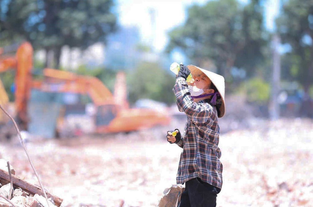 Ngày mai 26/5, nhiều nơi ở Bắc Bộ, Trung bộ nắng nóng trên 40 độ C - Ảnh 4. Ngày mai 26/5, nhiều nơi ở Bắc Bộ, Trung bộ nắng nóng trên 40 độ C - Ảnh 4.