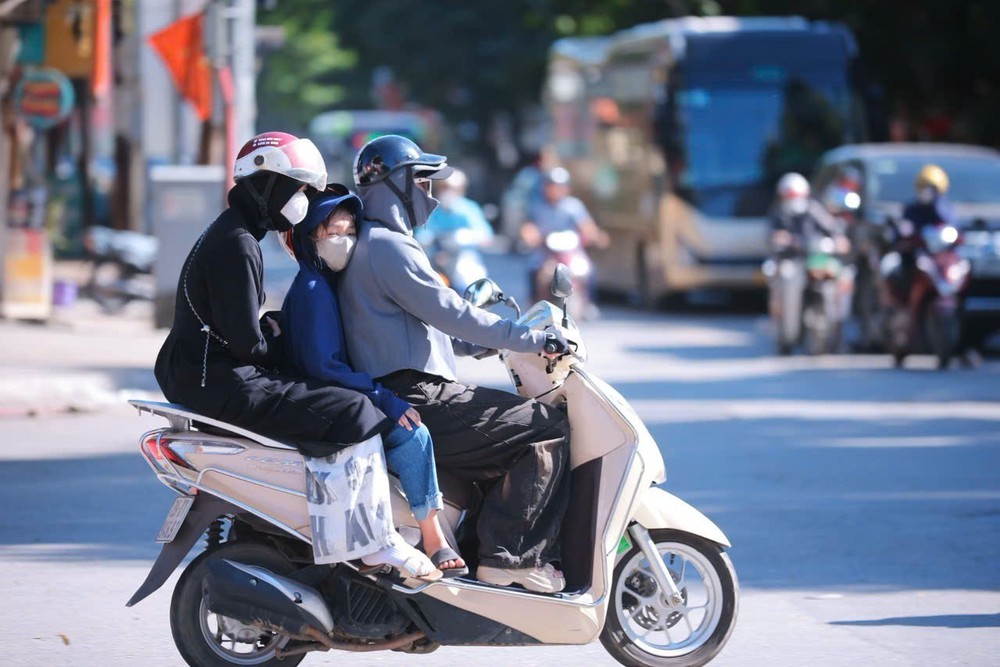 Người dân Thủ đô chủ động ứng phó với đợt nắng nóng gay gắt - Ảnh 3. Người dân Thủ đô chủ động ứng phó với đợt nắng nóng gay gắt - Ảnh 3.