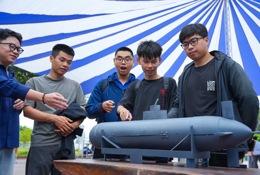 Phấn đấu có hướng nghiên cứu vào nhóm 5% thế giới về mức độ ảnh hưởng khoa học - Ảnh 2. Phấn đấu có hướng nghiên cứu vào nhóm 5% thế giới về mức độ ảnh hưởng khoa học - Ảnh 2.
