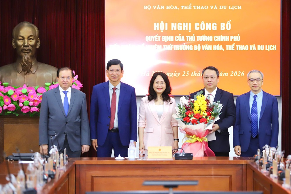 Trao quyết định bổ nhiệm ông Nguyễn Huy Dũng làm Thứ trưởng Bộ Văn hóa, Thể thao và Du lịch - Ảnh 2. Trao quyết định bổ nhiệm ông Nguyễn Huy Dũng làm Thứ trưởng Bộ Văn hóa, Thể thao và Du lịch - Ảnh 2.