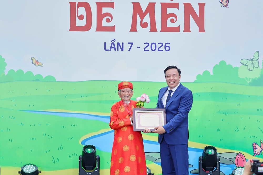 Nhà nghiên cứu Nguyễn Đình Tư ở tuổi 106: Muốn dân tộc đi xa, phải bắt đầu từ tâm hồn trẻ nhỏ - Ảnh 2. Nhà nghiên cứu Nguyễn Đình Tư ở tuổi 106: Muốn dân tộc đi xa, phải bắt đầu từ tâm hồn trẻ nhỏ - Ảnh 2.