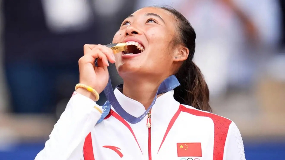 Nhà vô địch Olympic Trịnh Khâm Văn bị loại ngay vòng 1 Roland Garros 2026: Đỉnh cao và vực sâu ở Paris - Ảnh 2. Nhà vô địch Olympic Trịnh Khâm Văn bị loại ngay vòng 1 Roland Garros 2026: Đỉnh cao và vực sâu ở Paris - Ảnh 2.