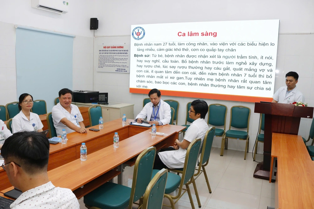 Ám ảnh mắc bệnh hiểm nghèo, nam công nhân 27 tuổi phải nhập viện tâm thần - Ảnh 1. Ám ảnh mắc bệnh hiểm nghèo, nam công nhân 27 tuổi phải nhập viện tâm thần - Ảnh 1.