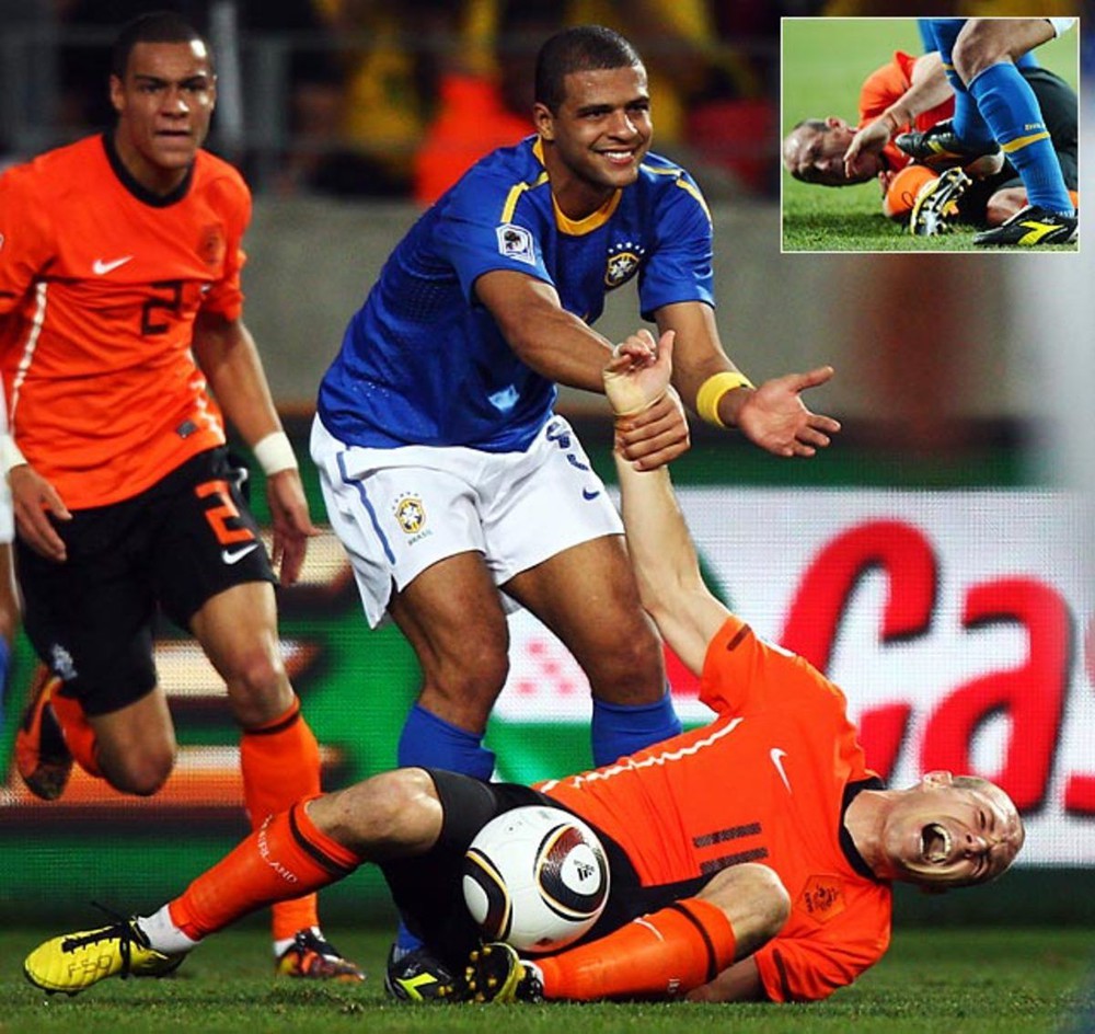 Chuyện World Cup ngày xưa: 48 giờ hỗn loạn, từ 'bàn tay Suarez' đến cơn ác mộng của Brazil - Ảnh 2. Chuyện World Cup ngày xưa: 48 giờ hỗn loạn, từ 'bàn tay Suarez' đến cơn ác mộng của Brazil - Ảnh 2.