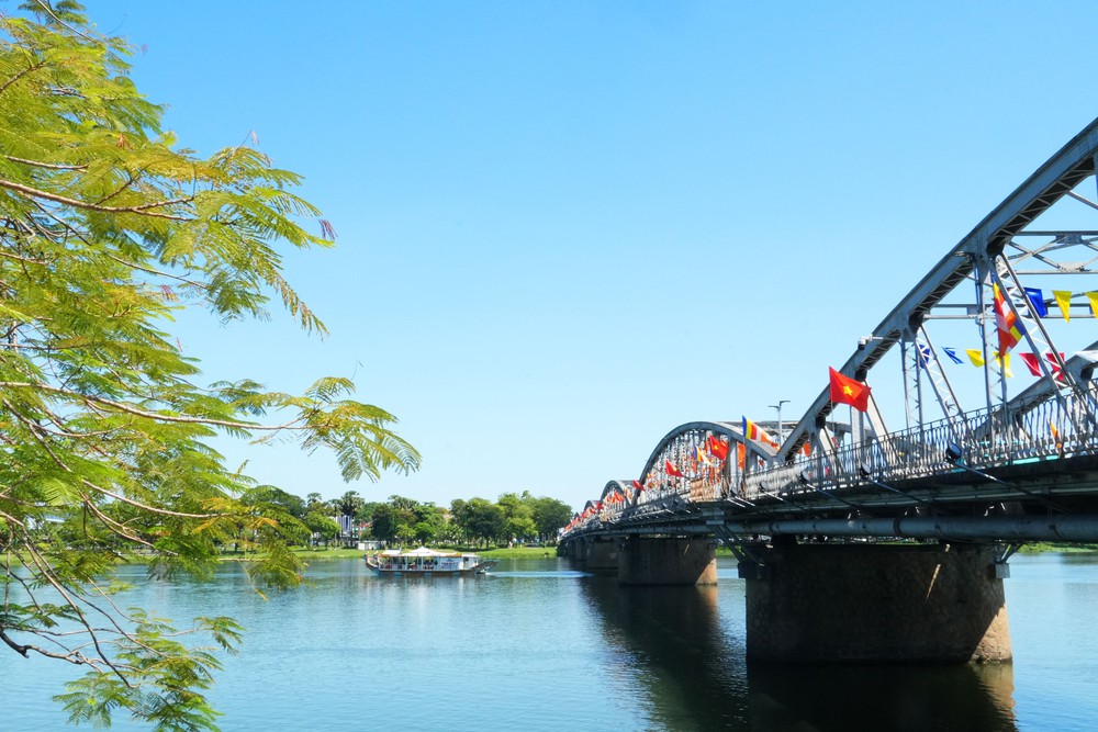 Cố đô Huế rực rỡ sắc màu chào đón Đại lễ Phật đản - Ảnh 11.
