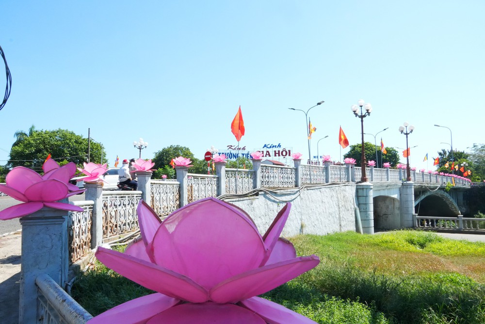 Cố đô Huế rực rỡ sắc màu chào đón Đại lễ Phật đản - Ảnh 9.