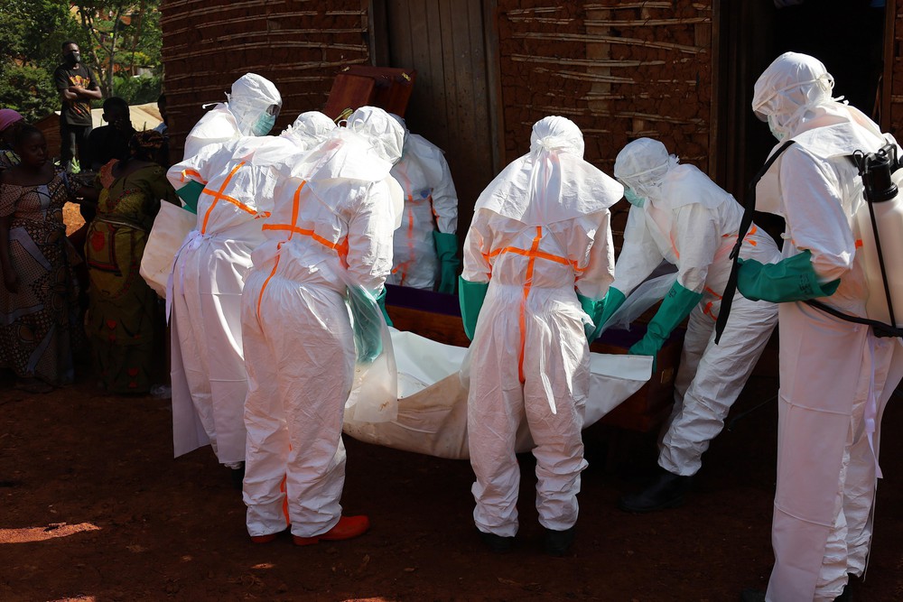 Dịch Ebola: Hơn 900 ca nghi nhiễm, CDC châu Phi và WHO cảnh báo nguy cơ lây lan nhanh chóng - Ảnh 1. Dịch Ebola: Hơn 900 ca nghi nhiễm, CDC châu Phi và WHO cảnh báo nguy cơ lây lan nhanh chóng - Ảnh 1.
