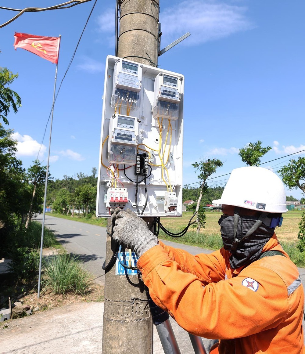 Miền Bắc nắng nóng gay gắt, lần đầu tiêu thụ hơn 400 triệu kWh điện/ngày - Ảnh 1. Miền Bắc nắng nóng gay gắt, lần đầu tiêu thụ hơn 400 triệu kWh điện/ngày - Ảnh 1.