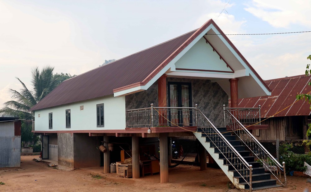 Nhà dài của người M'Nông vùng hồ Lắk (Đắk Lắk) - Ảnh 5. Nhà dài của người M'Nông vùng hồ Lắk (Đắk Lắk) - Ảnh 5.