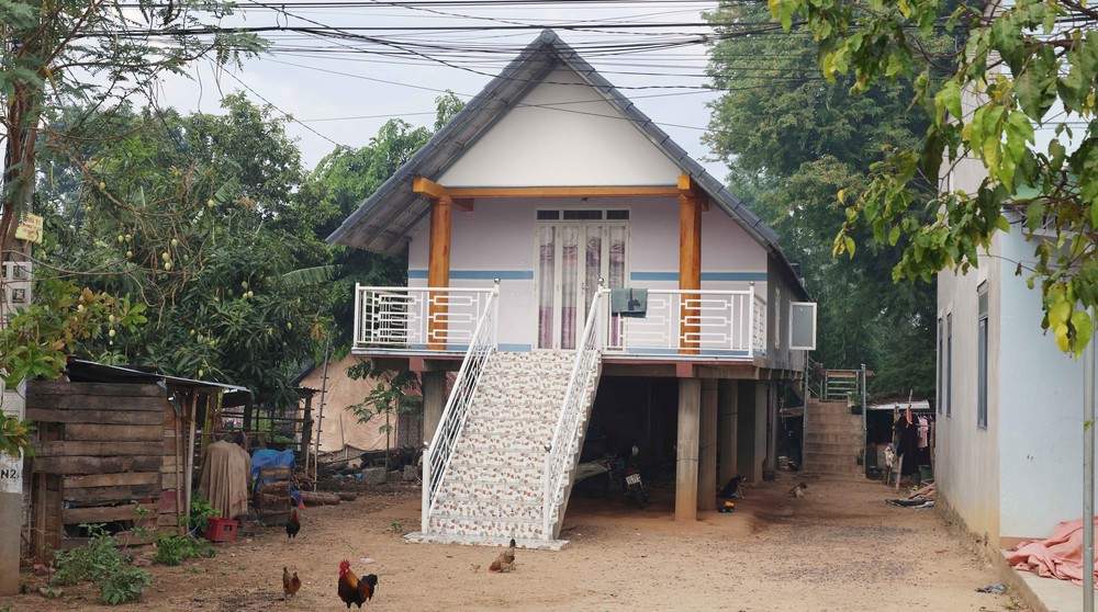 Nhà dài của người M'Nông vùng hồ Lắk (Đắk Lắk) - Ảnh 4. Nhà dài của người M'Nông vùng hồ Lắk (Đắk Lắk) - Ảnh 4.