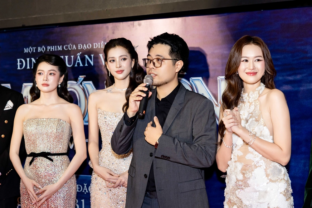 Đạo diễn Đinh Tuấn Vũ xúc động trong ngày trở lại điện ảnh sau 7 năm, “Ốc mượn hồn” nhận phản hồi tích cực đầu tiên - Ảnh 4. Đạo diễn Đinh Tuấn Vũ xúc động trong ngày trở lại điện ảnh sau 7 năm, “Ốc mượn hồn” nhận phản hồi tích cực đầu tiên - Ảnh 4.