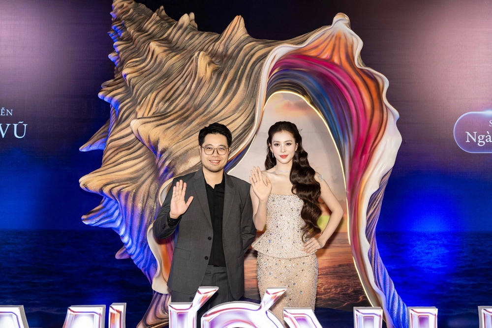 Đạo diễn Đinh Tuấn Vũ xúc động trong ngày trở lại điện ảnh sau 7 năm, “Ốc mượn hồn” nhận phản hồi tích cực đầu tiên - Ảnh 3. Đạo diễn Đinh Tuấn Vũ xúc động trong ngày trở lại điện ảnh sau 7 năm, “Ốc mượn hồn” nhận phản hồi tích cực đầu tiên - Ảnh 3.