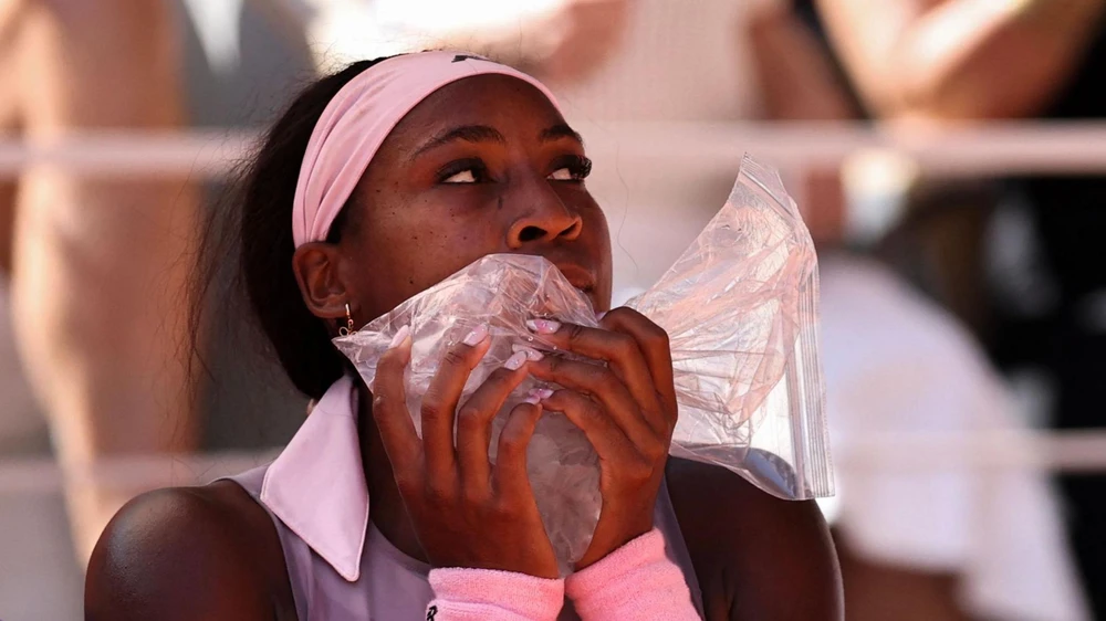 Chuyện thời tiết Roland Garros: Dừng thi đấu khi nắng nóng đến mức nào? - Ảnh 1. Chuyện thời tiết Roland Garros: Dừng thi đấu khi nắng nóng đến mức nào? - Ảnh 1.