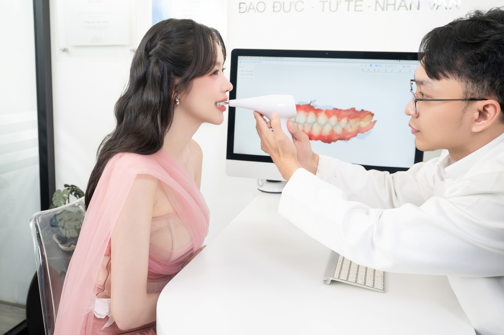 Bác sĩ Hiếu Nhân chia sẻ cách kiến tạo nụ cười tự nhiên cho Hoa hậu Thanh Thủy - Ảnh 5. Bác sĩ Hiếu Nhân chia sẻ cách kiến tạo nụ cười tự nhiên cho Hoa hậu Thanh Thủy - Ảnh 5.