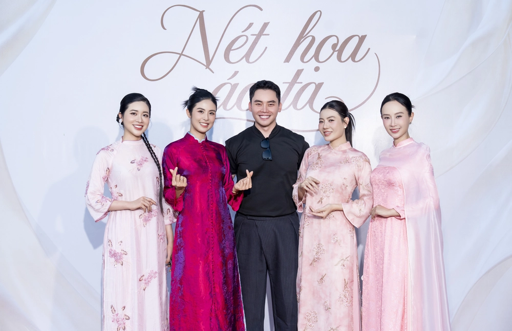 Triển lãm "Nét họa áo ta" tôn vinh vẻ đẹp áo dài và văn hoá Việt Nam - Ảnh 2. Triển lãm "Nét họa áo ta" tôn vinh vẻ đẹp áo dài và văn hoá Việt Nam - Ảnh 2.