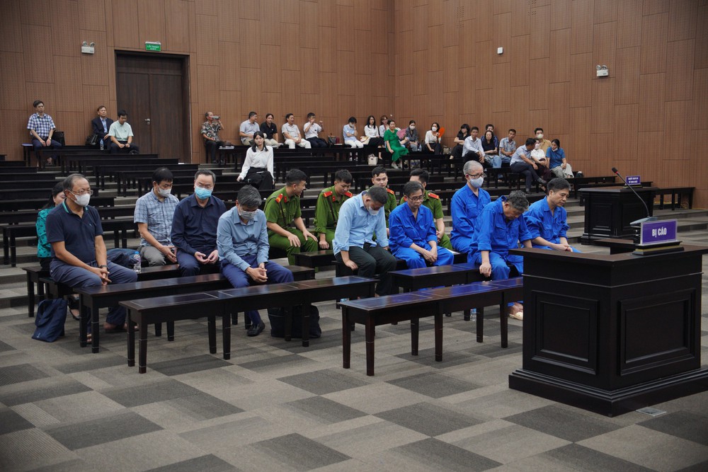 Cựu Bộ trưởng Bộ Y tế Nguyễn Thị Kim Tiến bị tuyên phạt 6 năm tù - Ảnh 2. Cựu Bộ trưởng Bộ Y tế Nguyễn Thị Kim Tiến bị tuyên phạt 6 năm tù - Ảnh 2.