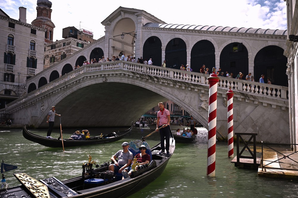 Người Italy “thắt lưng buộc bụng” trong mùa du lịch Hè - Ảnh 3.