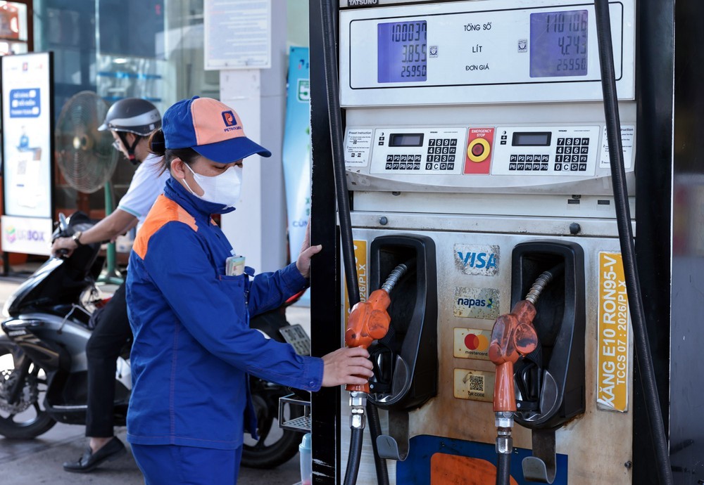 Thứ trưởng Bộ Công Thương: Xăng E10 không hạn chế quyền lựa chọn của người tiêu dùng - Ảnh 2. Thứ trưởng Bộ Công Thương: Xăng E10 không hạn chế quyền lựa chọn của người tiêu dùng - Ảnh 2.