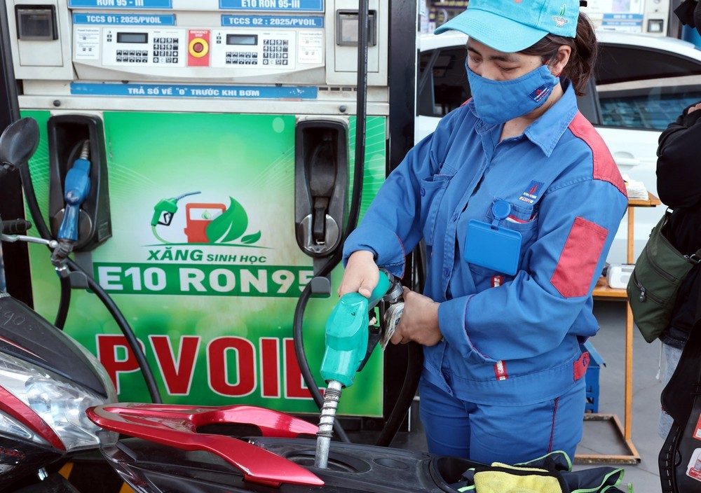 Thứ trưởng Bộ Công Thương: Xăng E10 không hạn chế quyền lựa chọn của người tiêu dùng - Ảnh 1. Thứ trưởng Bộ Công Thương: Xăng E10 không hạn chế quyền lựa chọn của người tiêu dùng - Ảnh 1.