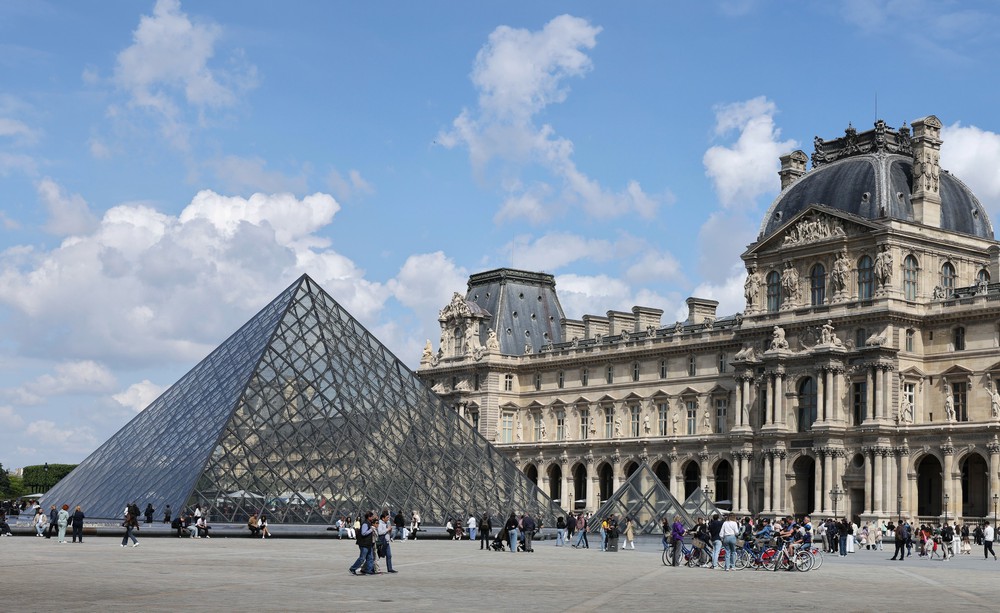 Vụ trộm chấn động tại bảo tàng Louvre được dựng thành phim - Ảnh 1. Vụ trộm chấn động tại bảo tàng Louvre được dựng thành phim - Ảnh 1.