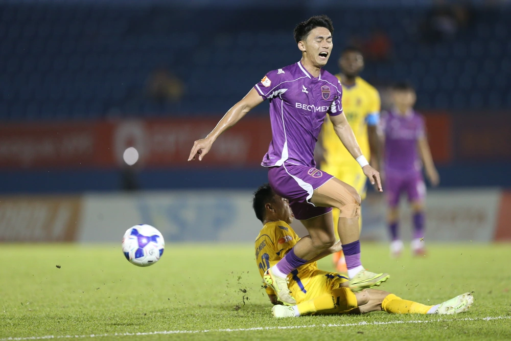 Sóng gió bủa vây vựu vương 4 lần vô địch V-League - Ảnh 2. Sóng gió bủa vây vựu vương 4 lần vô địch V-League - Ảnh 2.