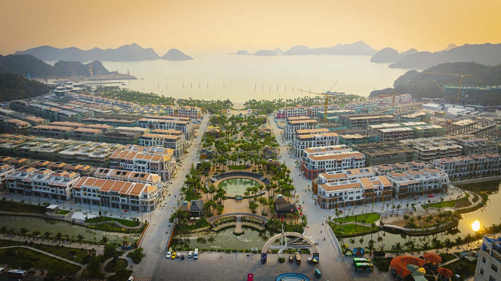 Xanh Island: "Chiến mã" kéo dài thời gian lưu trú của du khách Cát Bà - Ảnh 1. Xanh Island: "Chiến mã" kéo dài thời gian lưu trú của du khách Cát Bà - Ảnh 1.