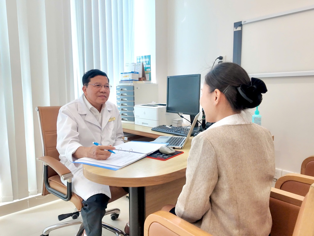 Bác sĩ hơn 30 năm bảo vệ sự sống cho hàng nghìn thận ghép - Ảnh 1.
