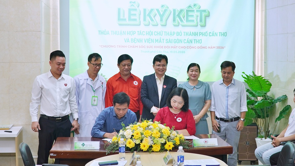 Triển khai "Chương trình chăm sóc sức khỏe đôi mắt cộng đồng" - Ảnh 1.