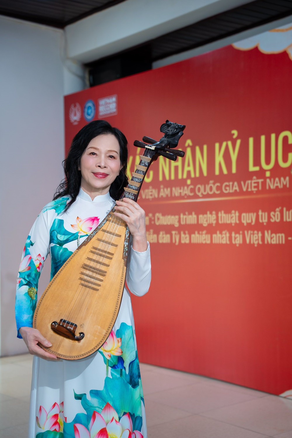 NSND Mai Phương - "Giữ lửa" cho nghệ thuật đàn tỳ bà Việt Nam - Ảnh 3. NSND Mai Phương - "Giữ lửa" cho nghệ thuật đàn tỳ bà Việt Nam - Ảnh 3.