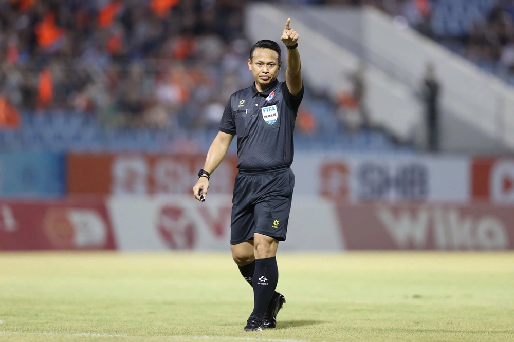 Tin nóng bóng đá Việt Nam hôm nay 29/5: U19 Việt Nam được truyền thông Indonesia quan tâm; Trọng tài Malaysia bắt chính tại V-League - Ảnh 2.