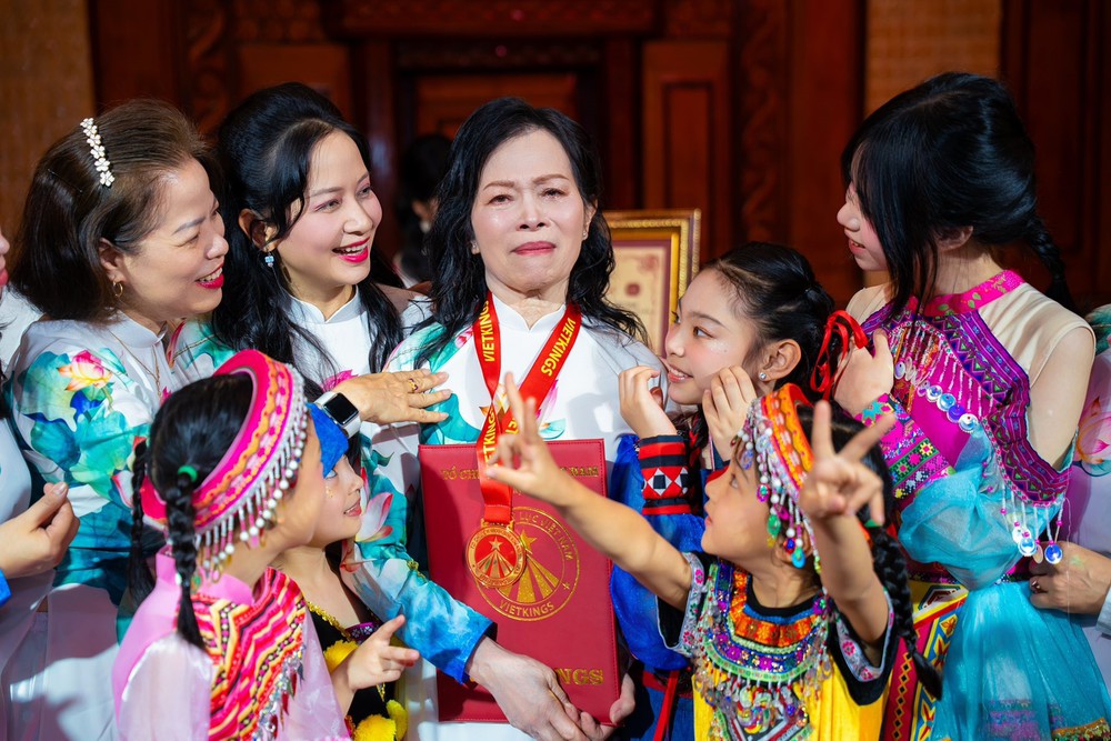 NSND Mai Phương - "Giữ lửa" cho nghệ thuật đàn tỳ bà Việt Nam - Ảnh 2. NSND Mai Phương - "Giữ lửa" cho nghệ thuật đàn tỳ bà Việt Nam - Ảnh 2.
