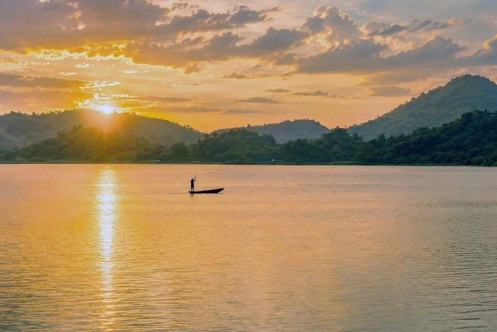 Cảnh sắc hồ Lắk (Đắk Lắk) - Ảnh 7.