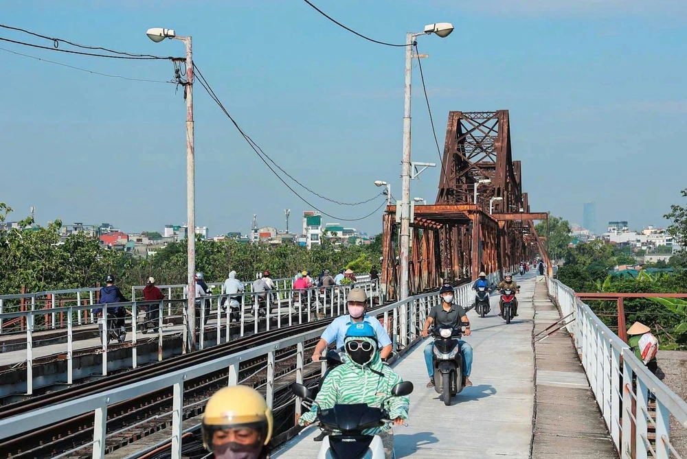 Cầu Long Biên (Hà Nội) chính thức thông xe sau hơn 2 tháng sửa chữa - Ảnh 3. Cầu Long Biên (Hà Nội) chính thức thông xe sau hơn 2 tháng sửa chữa - Ảnh 3.