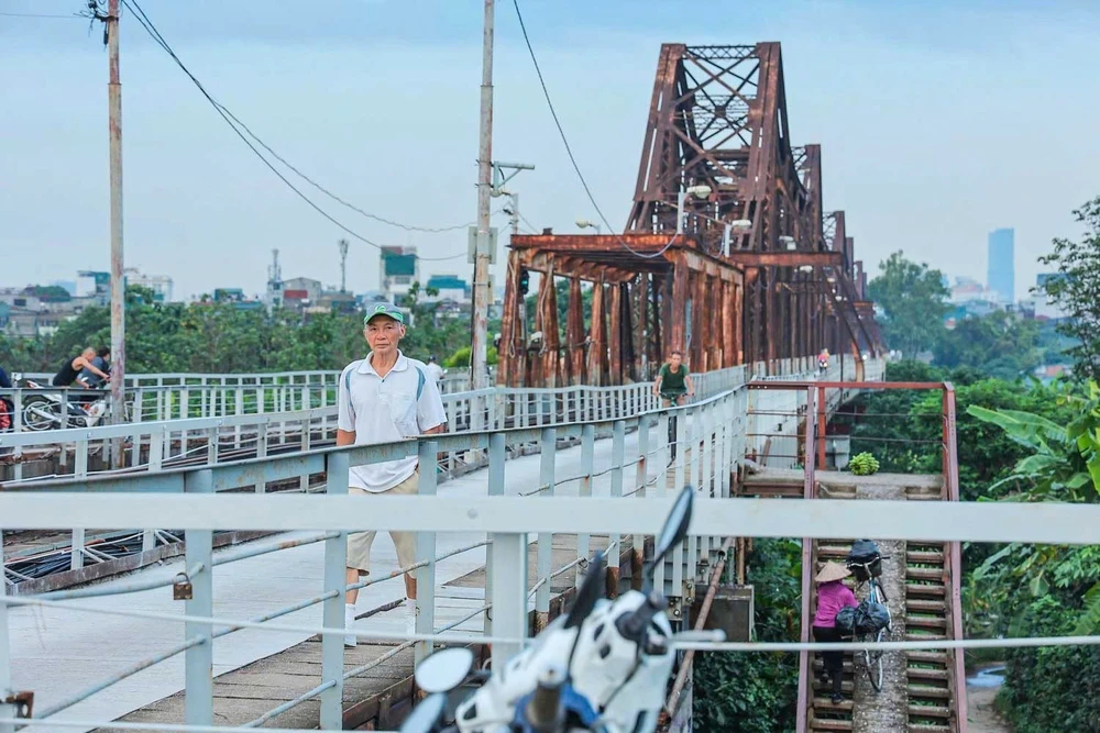 Cầu Long Biên (Hà Nội) chính thức thông xe sau hơn 2 tháng sửa chữa - Ảnh 8. Cầu Long Biên (Hà Nội) chính thức thông xe sau hơn 2 tháng sửa chữa - Ảnh 8.