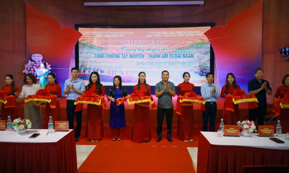 Đưa văn hóa cồng chiêng Tây Nguyên đến với đất mỏ - Ảnh 2. Đưa văn hóa cồng chiêng Tây Nguyên đến với đất mỏ - Ảnh 2.
