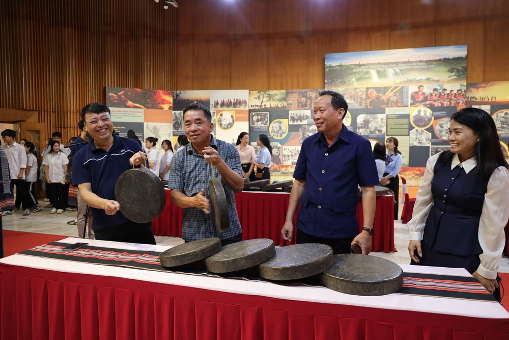 Đưa văn hóa cồng chiêng Tây Nguyên đến với đất mỏ - Ảnh 3. Đưa văn hóa cồng chiêng Tây Nguyên đến với đất mỏ - Ảnh 3.