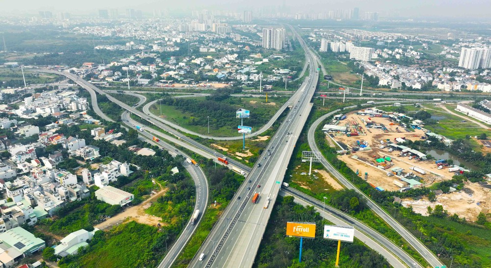 Thay đổi tư duy để kinh tế Thành phố Hồ Chí Minh bứt phá - Ảnh 2. Thay đổi tư duy để kinh tế Thành phố Hồ Chí Minh bứt phá - Ảnh 2.