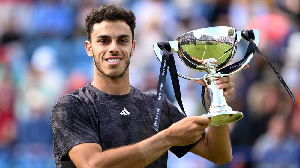 Tay vợt tạo địa chấn khi thắng Sinner ở Roland Garros là ai? - Ảnh 2. Tay vợt tạo địa chấn khi thắng Sinner ở Roland Garros là ai? - Ảnh 2.