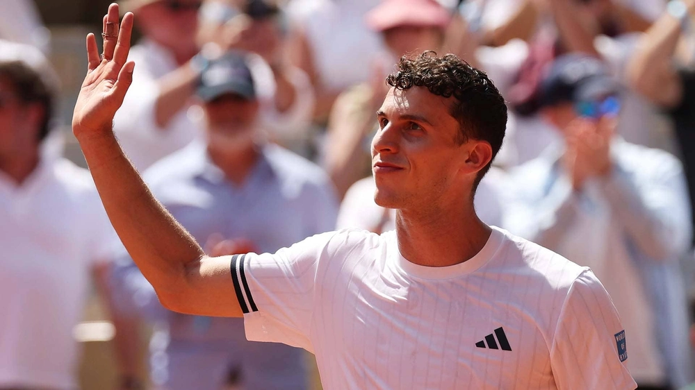 Tay vợt tạo địa chấn khi thắng Sinner ở Roland Garros là ai? - Ảnh 3. Tay vợt tạo địa chấn khi thắng Sinner ở Roland Garros là ai? - Ảnh 3.
