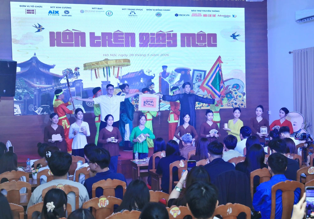 Người trẻ “đánh thức” tranh Đông Hồ bằng công nghệ và sáng tạo mới - Ảnh 1. Người trẻ “đánh thức” tranh Đông Hồ bằng công nghệ và sáng tạo mới - Ảnh 1.