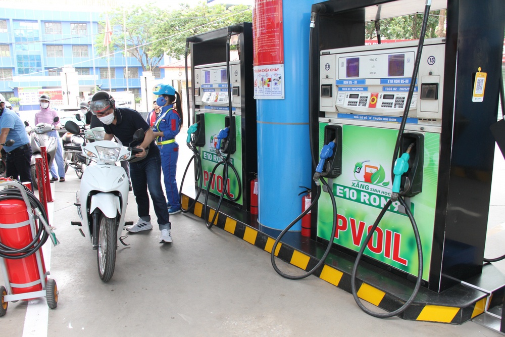 Chuyển đổi sang xăng E10: Không phải "áp đặt", mà là bước đi tất yếu của an ninh năng lượng - Ảnh 2. Chuyển đổi sang xăng E10: Không phải "áp đặt", mà là bước đi tất yếu của an ninh năng lượng - Ảnh 2.