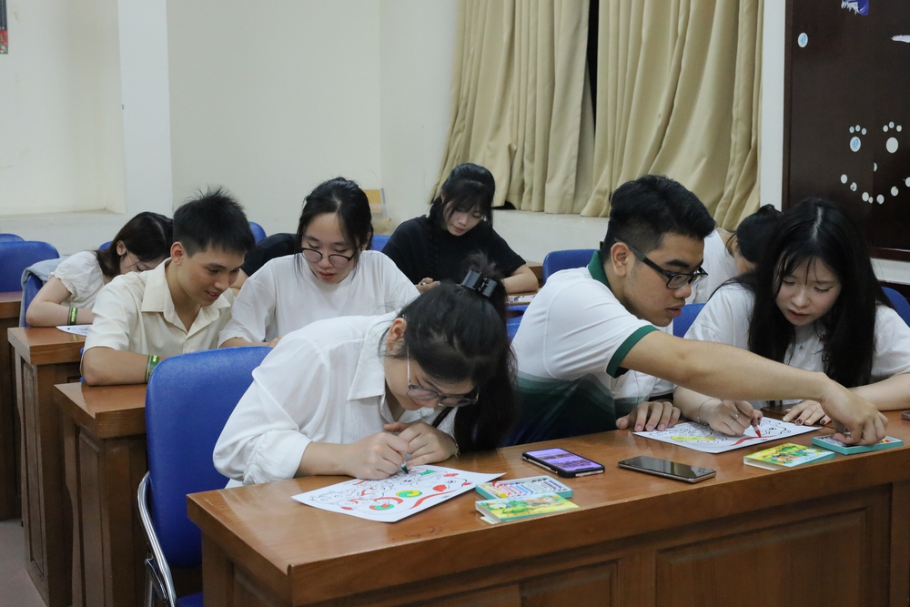 Người trẻ “đánh thức” tranh Đông Hồ bằng công nghệ và sáng tạo mới - Ảnh 2. Người trẻ “đánh thức” tranh Đông Hồ bằng công nghệ và sáng tạo mới - Ảnh 2.