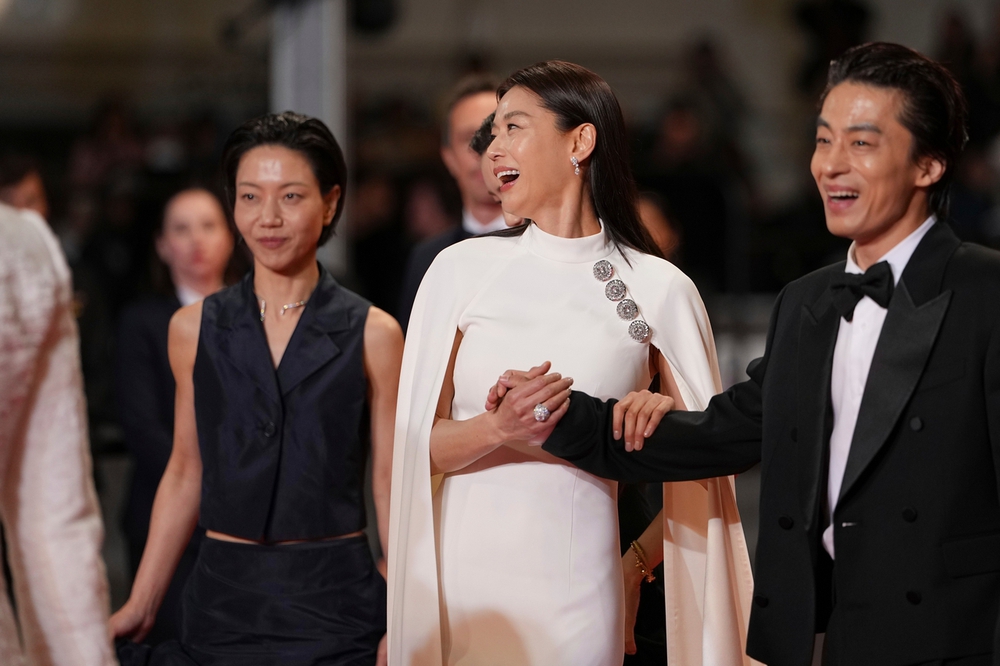 Jun Ji Hyun: "Tôi muốn sống với những vai diễn của hiện tại" - Ảnh 7.