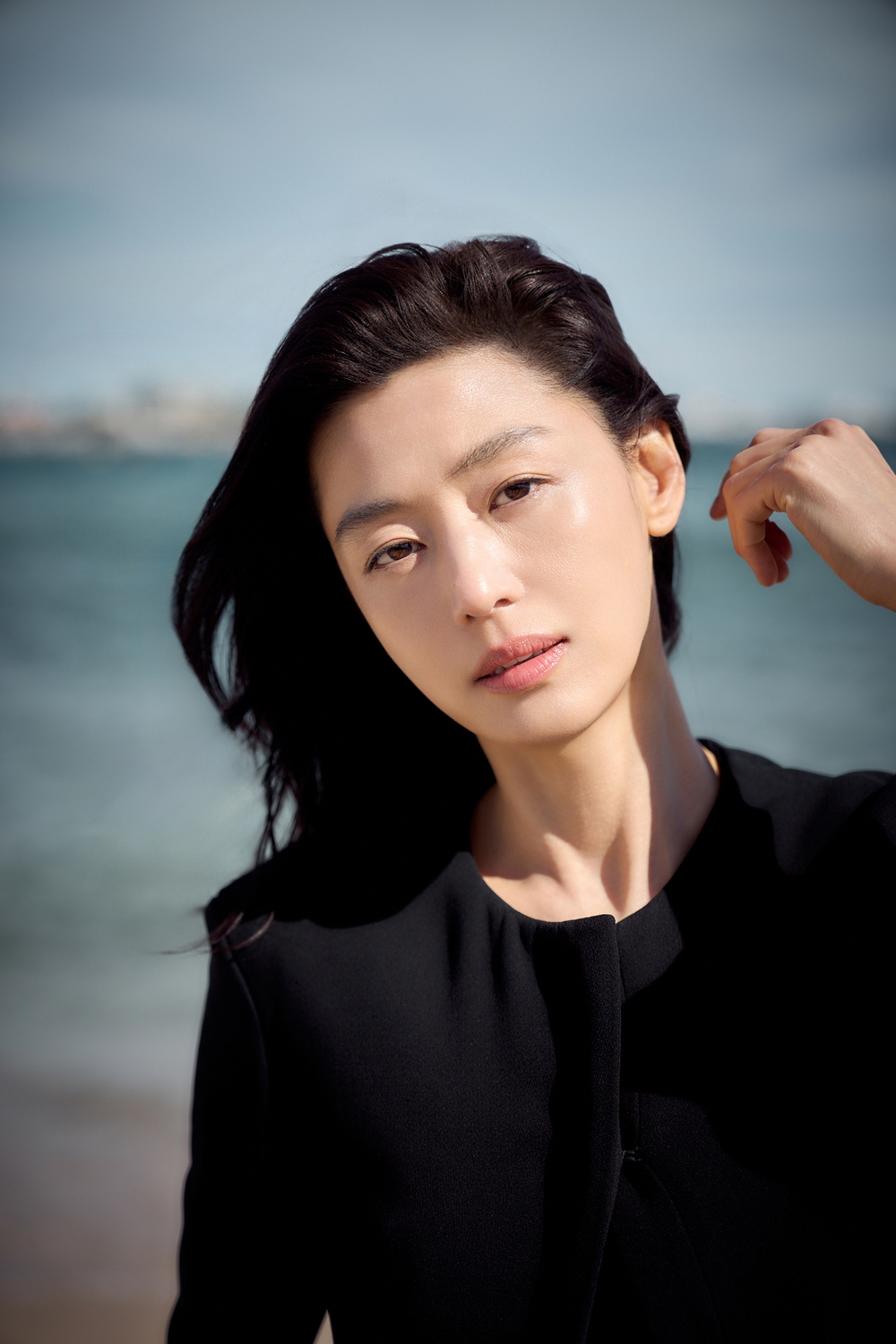 Jun Ji Hyun: "Tôi muốn sống với những vai diễn của hiện tại" - Ảnh 1.
