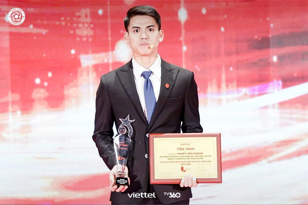 Tuyển thủ Việt Nam bất ngờ nhận giải thưởng đặc biệt từ Tập đoàn Viettel - Ảnh 1.