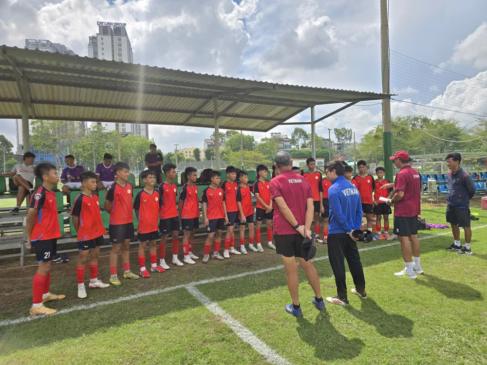 Tin nóng bóng đá Việt Nam hôm nay 30/5: U19 Việt Nam tập buổi đầu tại Indonesia; Thái Sơn Bắc chiếm ngôi đầu giải futsal VĐQG - Ảnh 3.