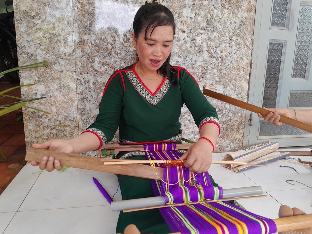 Giữ hồn thổ cẩm M’nông - Ảnh 3. Giữ hồn thổ cẩm M’nông - Ảnh 3.
